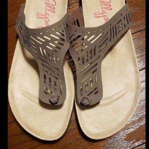 Jellypop Shoes - NWT Jellypop Thong Sandals Jellypop Shoes - NWT Jellypop Thong Sandals